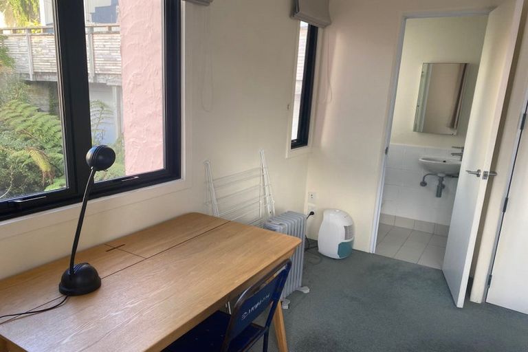 Photo of property in 2/1 Hay Street, Oriental Bay, Wellington, 6011