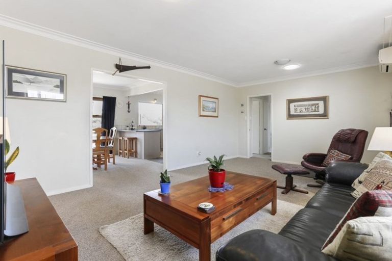 Photo of property in 2/1 West Hoe Road, Orewa, 0931