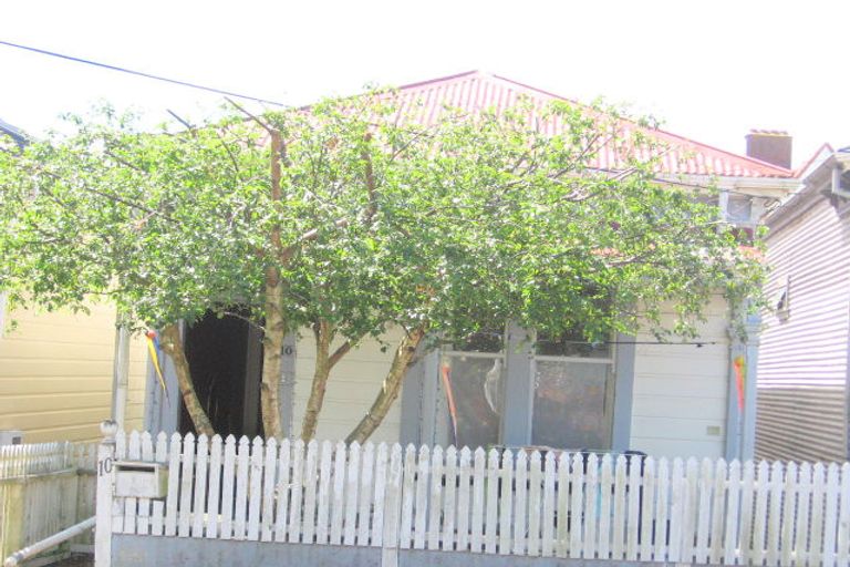 Photo of property in 10 Salisbury Terrace, Mount Cook, Wellington, 6021