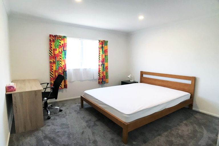 Photo of property in 2/198 Archers Road, Glenfield, Auckland, 0629