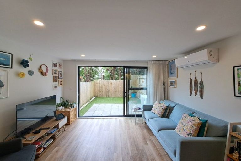 Photo of property in 26 Tokai Place, Glen Eden, Auckland, 0602