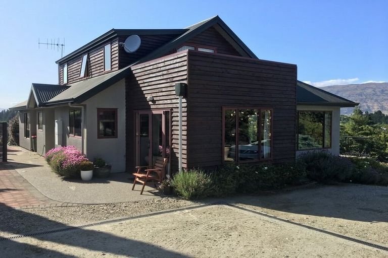 Photo of property in 9 Hillview Place, Wanaka, 9305