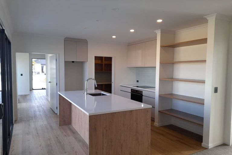 Photo of property in 10 Kenehi Road, Karaka, 2124