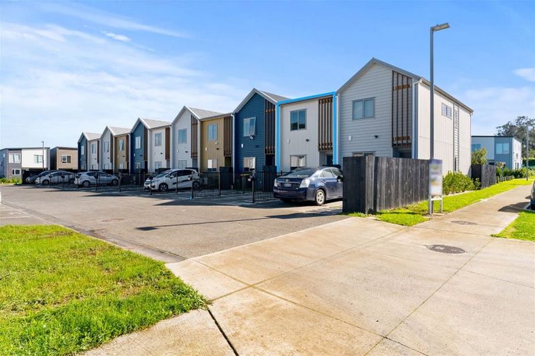 Photo of property in 19 Valour Lane, Papakura, 2110