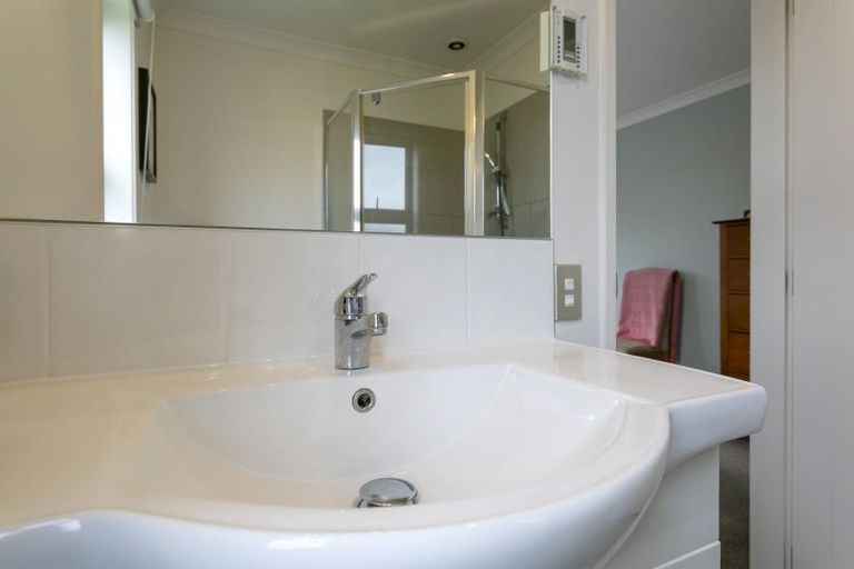 Photo of property in 120 Kenrigg Road, Kinloch, Taupo, 3377