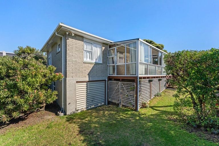 Photo of property in 49 William Street, Waikanae Beach, Waikanae, 5036
