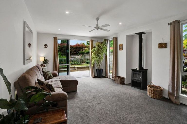 Photo of property in 37a Donnelly Street, Oakura, 4314