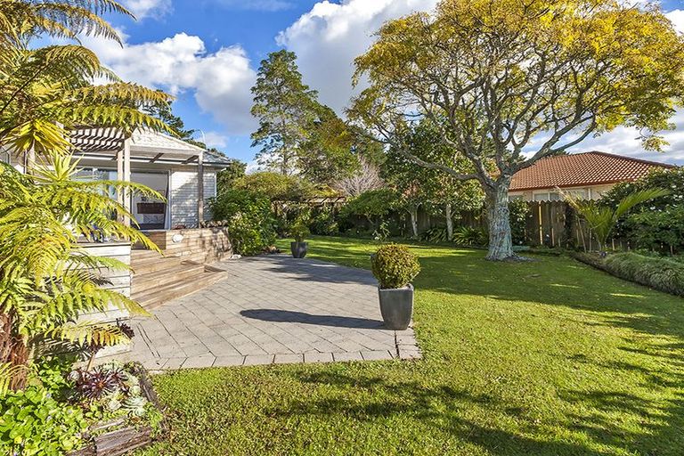 Photo of property in 278 Cascades Road, Botany Downs, Auckland, 2010