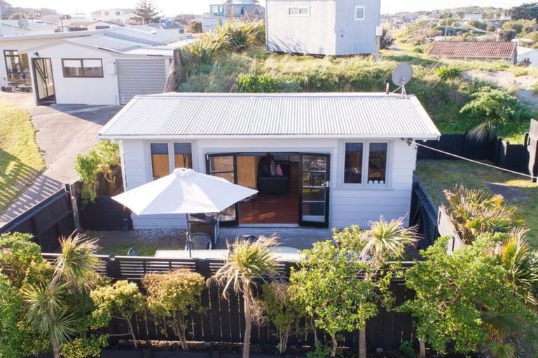 Photo of property in 13 Mack Street, Foxton Beach, Foxton, 4815