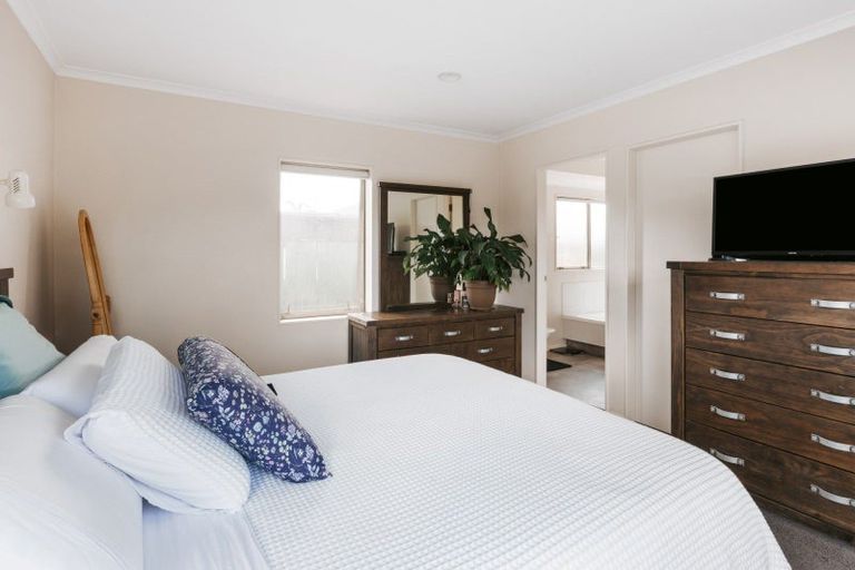 Photo of property in 5 Evansbel Place, Papamoa Beach, Papamoa, 3118