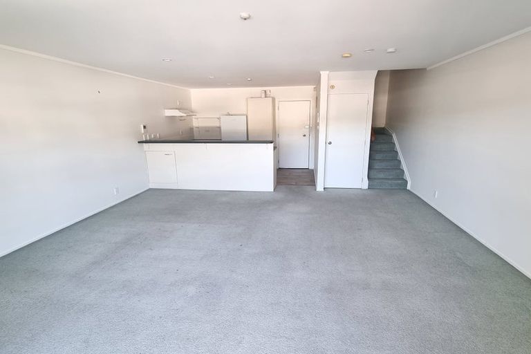 Photo of property in 8 Girton Terrace, Mount Cook, Wellington, 6021