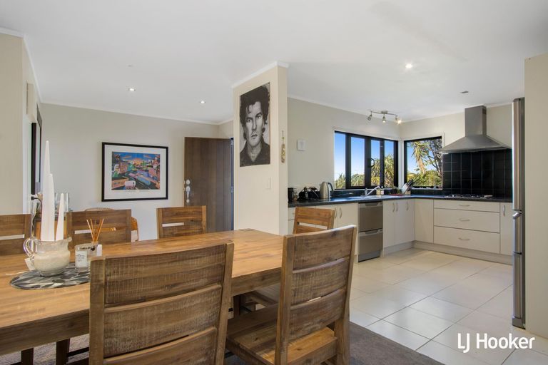 Photo of property in 28 Ocean View Road, Waihi Beach, 3611