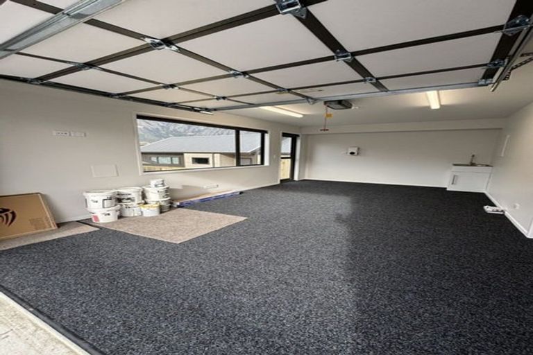 Photo of property in 10 Friesian Close, Jacks Point, 9371