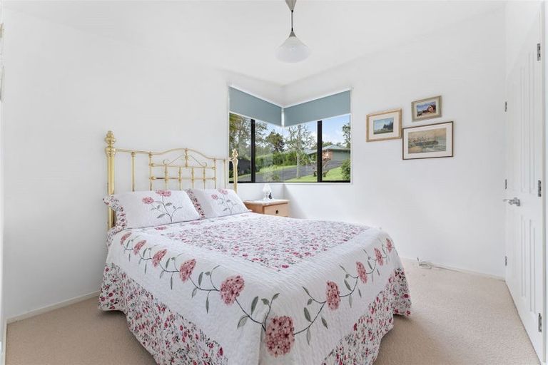 Photo of property in 50 Rosella Grove, Waimauku, 0812