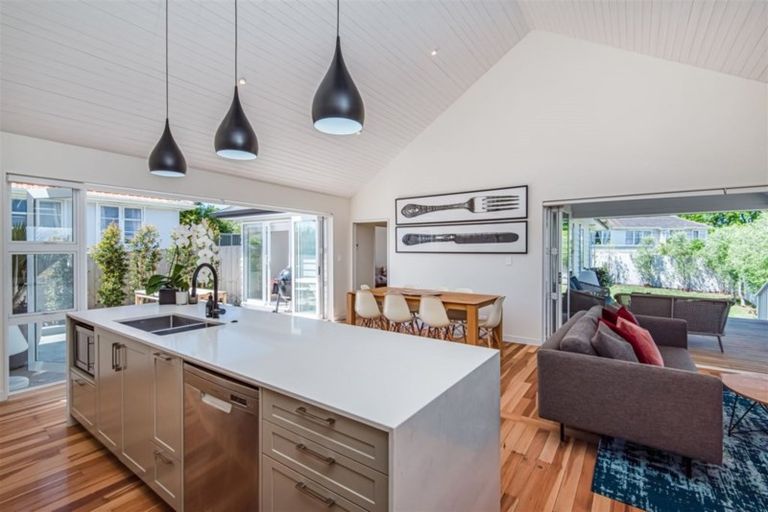 Photo of property in 22 Bardia Street, Belmont, Auckland, 0622