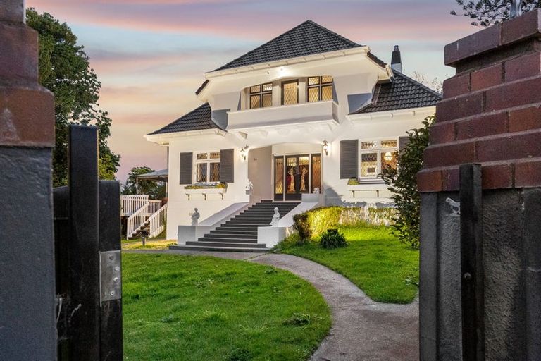 Photo of property in 6 Peverill Crescent, Papatoetoe, Auckland, 2025