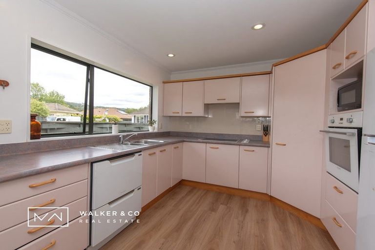 Photo of property in 2 Bathurst Street, Heretaunga, Upper Hutt, 5018