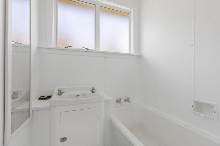 Photo of property in 9 Mount View Place, Spotswood, New Plymouth, 4310