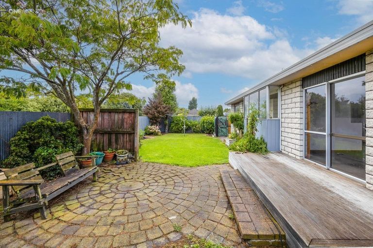 Photo of property in 2/11 Momorangi Crescent, Redwood, Christchurch, 8051