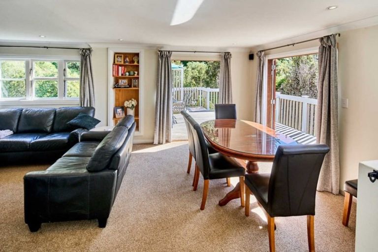 Photo of property in 33 Wyndham Road, Pinehaven, Upper Hutt, 5019