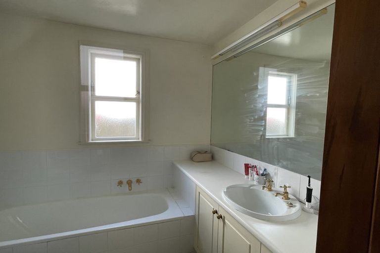 Photo of property in 16 Talavera Terrace, Kelburn, Wellington, 6012