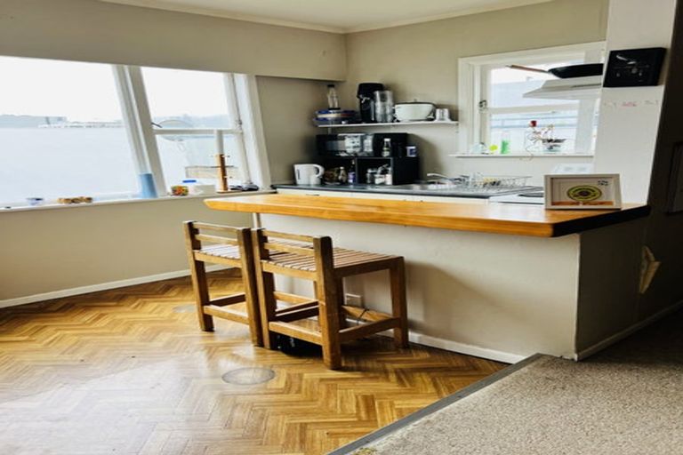 Photo of property in 19 Hania Street, Mount Victoria, Wellington, 6011