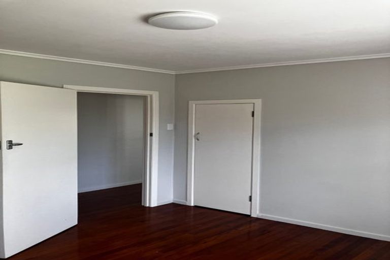 Photo of property in 59 Hutchinson Avenue, New Lynn, Auckland, 0600