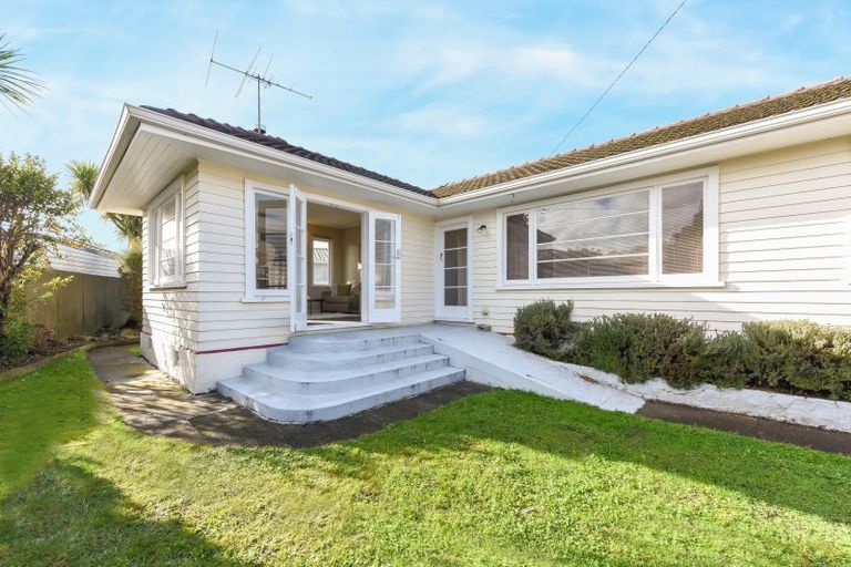 Photo of property in 2/50 Parkers Road, Tahunanui, Nelson, 7011