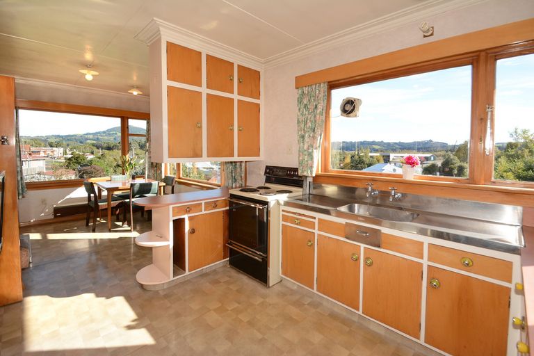 Photo of property in 2 Brooklyn Street, Green Island, Dunedin, 9018