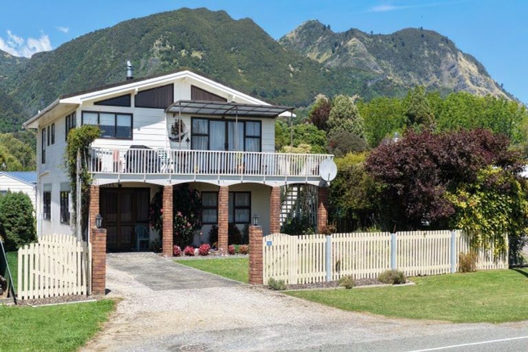 Photo of property in 616 Abel Tasman Drive, Clifton, Takaka, 7183