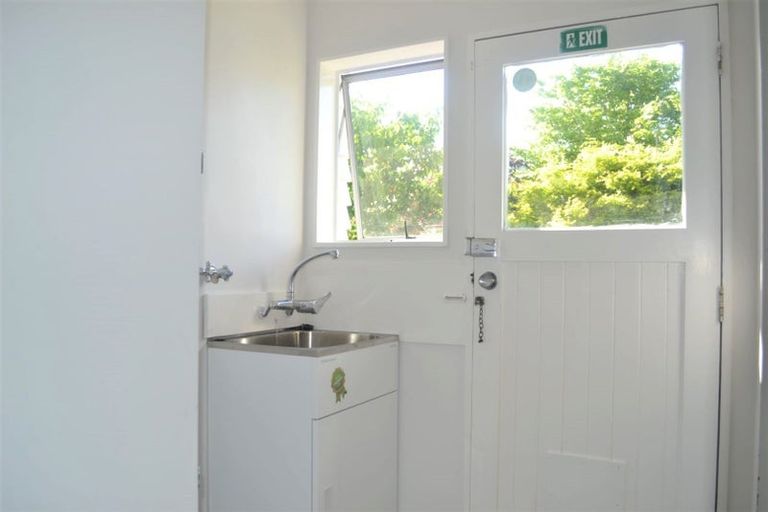 Photo of property in 21 Kingsbridge Place, Newlands, Wellington, 6037