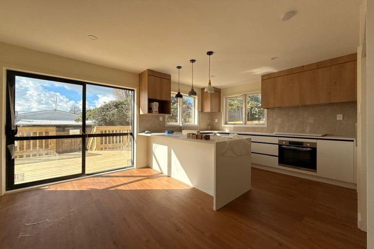 Photo of property in 1/15 Netherlands Avenue, Kelston, Auckland, 0602