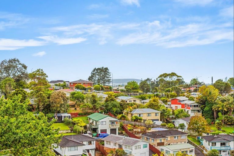 Photo of property in 1/16 Glen Vista Place, Bayview, Auckland, 0629