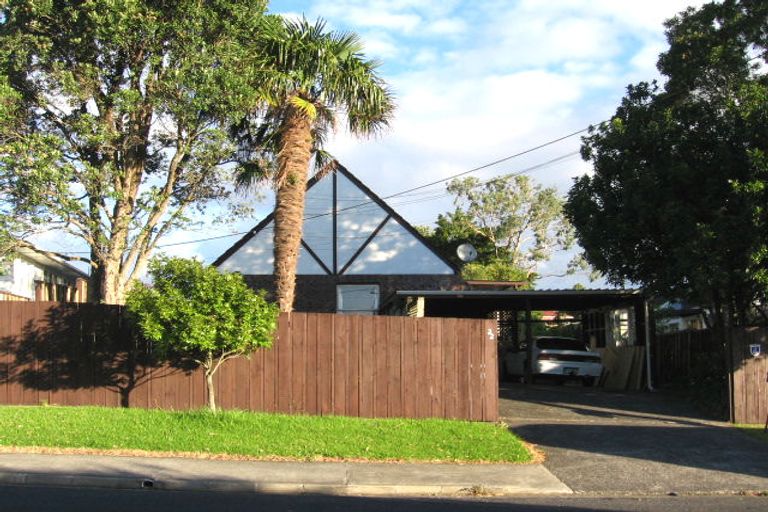Photo of property in 2/22 Amberley Avenue, Te Atatu South, Auckland, 0610