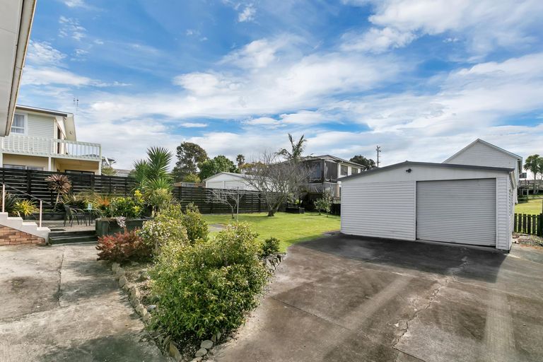 Photo of property in 16 Patts Avenue, Glendene, Auckland, 0602