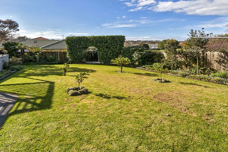 Photo of property in 278 Cascades Road, Botany Downs, Auckland, 2010