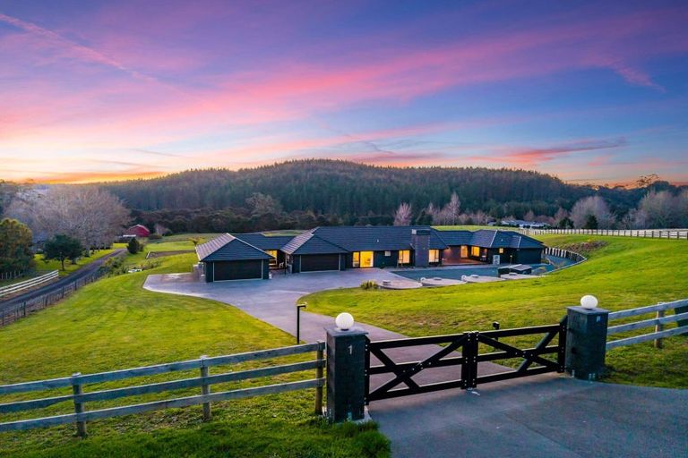 Photo of property in 1 Kaituhi Lane, Coatesville, 0793