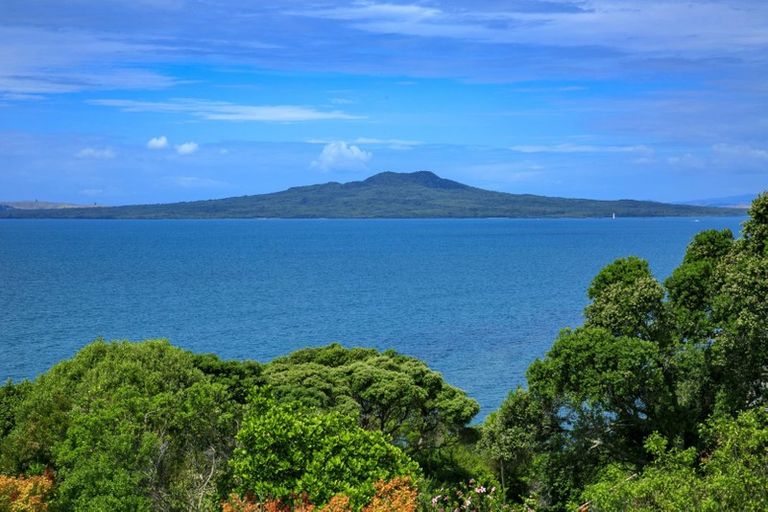 Photo of property in 191 Beach Road, Castor Bay, Auckland, 0620
