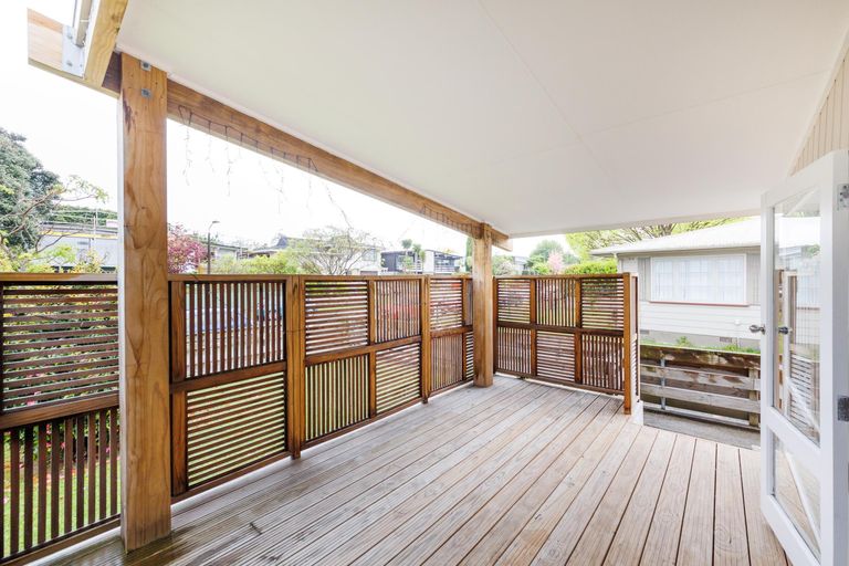 Photo of property in 17 Wikiriwhi Crescent, Awapuni, Palmerston North, 4412