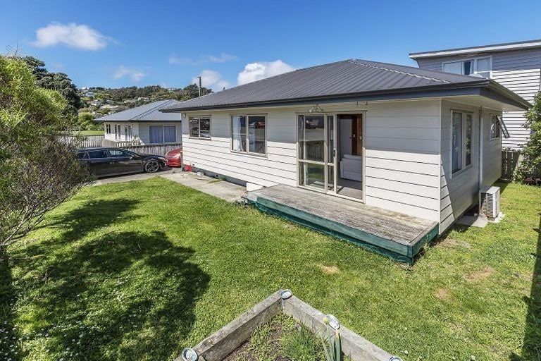 Photo of property in 2 Dimock Street, Titahi Bay, Porirua, 5022