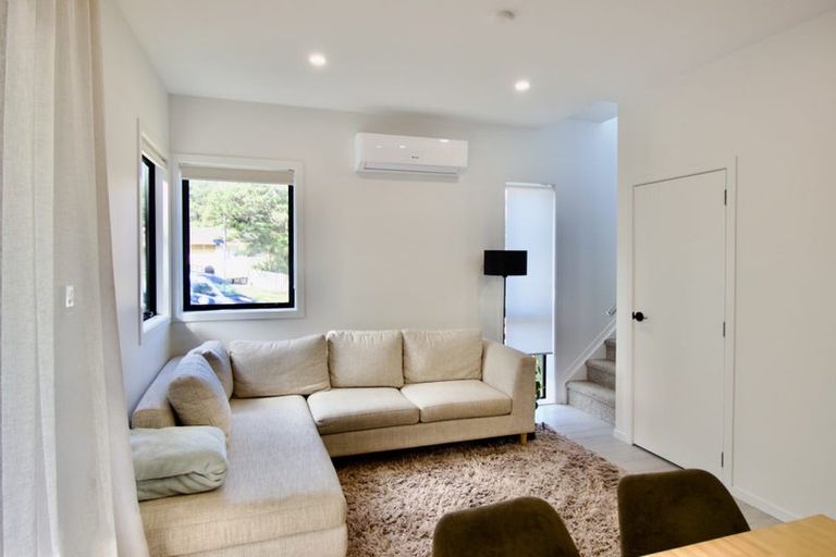 Photo of property in 2a Mcquoid Place, Glenfield, Auckland, 0629