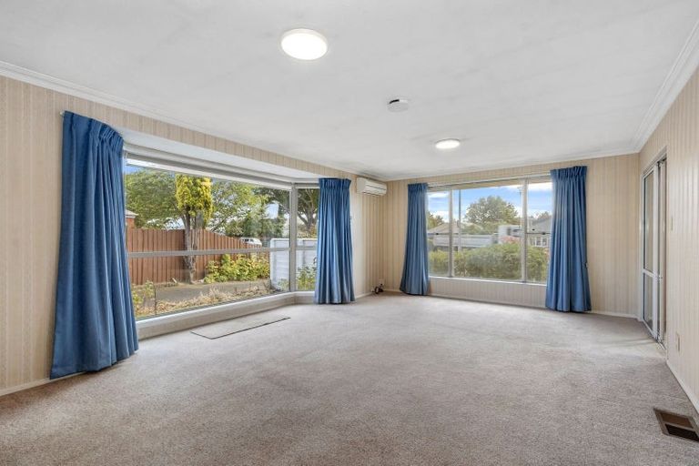 Photo of property in 2/427 Memorial Avenue, Burnside, Christchurch, 8053
