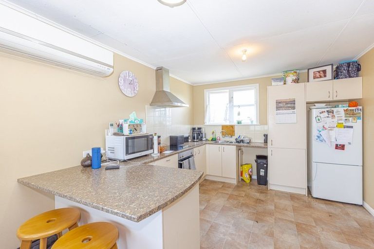 Photo of property in 8 Cross Street, Castlecliff, Whanganui, 4501