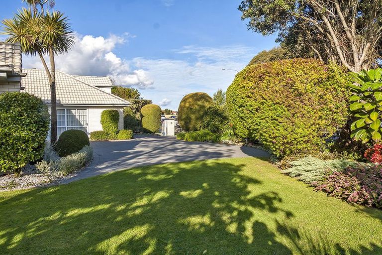 Photo of property in 278 Cascades Road, Botany Downs, Auckland, 2010