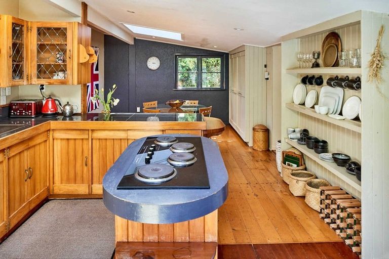 Photo of property in 30 Ferry Road, Days Bay, Lower Hutt, 5013