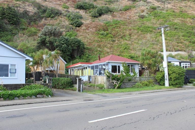 Photo of property in 47 Moa Point Road, Moa Point, Wellington, 6022