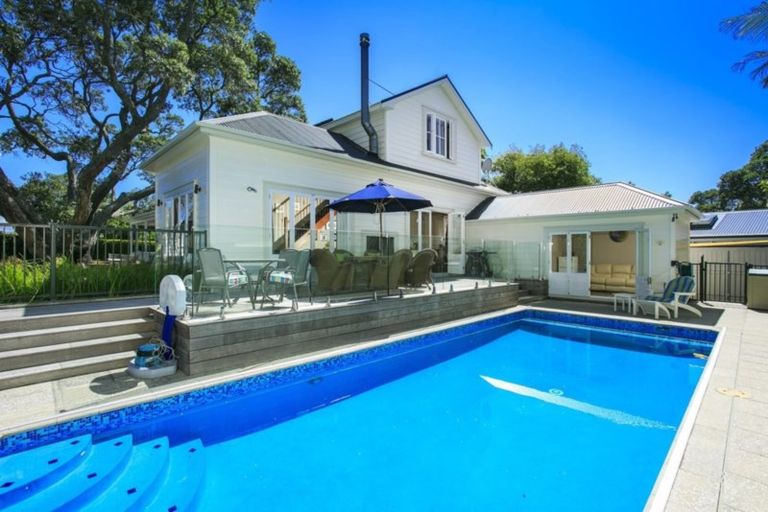 Photo of property in 1 Mozeley Avenue, Devonport, Auckland, 0624