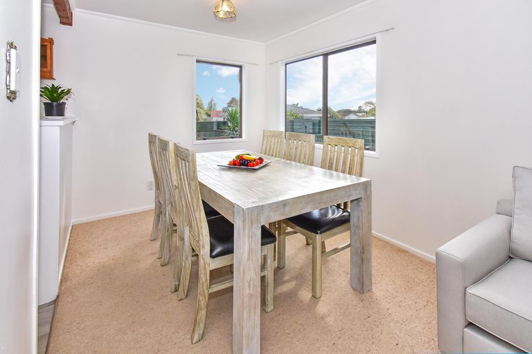 Photo of property in 3 Iris Place, Clendon Park, Auckland, 2103