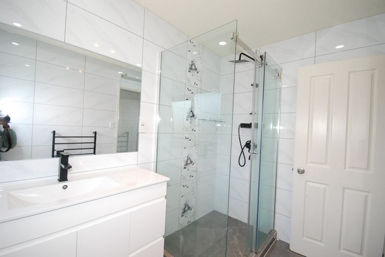 Photo of property in 74 Redcastle Drive, East Tamaki, Auckland, 2013