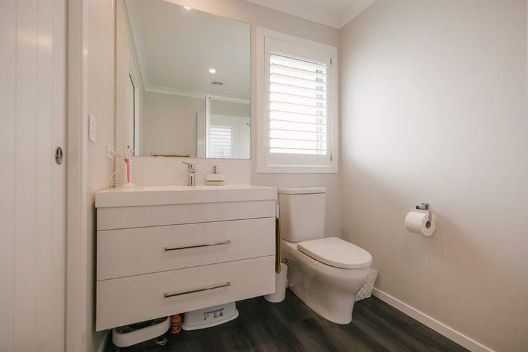 Photo of property in 1 Waimarama Court, Roslyn, Palmerston North, 4414